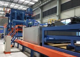 輥道通過式拋丸機可選擇PLC一鍵啟動，無間隙連續通過拋丸打砂